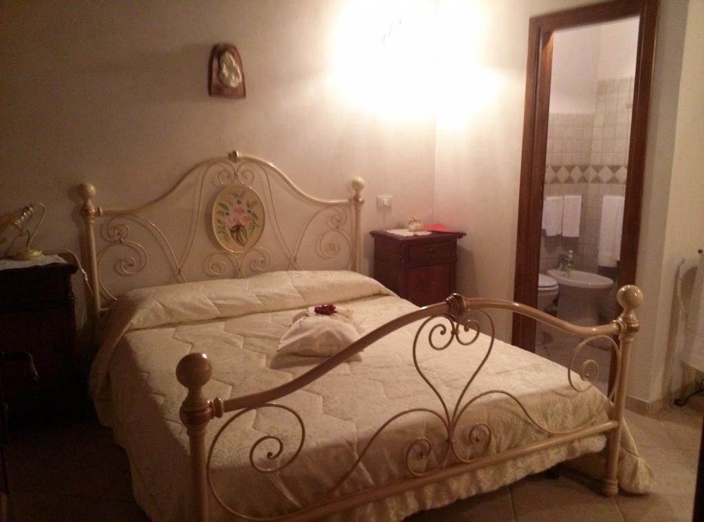 Colle di Tora B&B Il Tulipano Sul Lago חדר תמונה