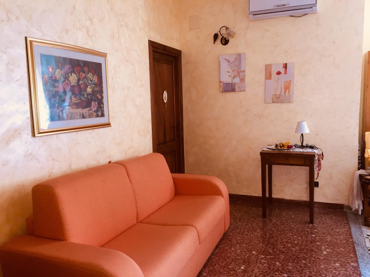 Colle di Tora B&B Il Tulipano Sul Lago מראה חיצוני תמונה